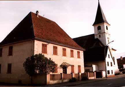 Kembs - L'église et le presbytère